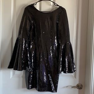 Lulu’s bell sleeve sequin dress size M